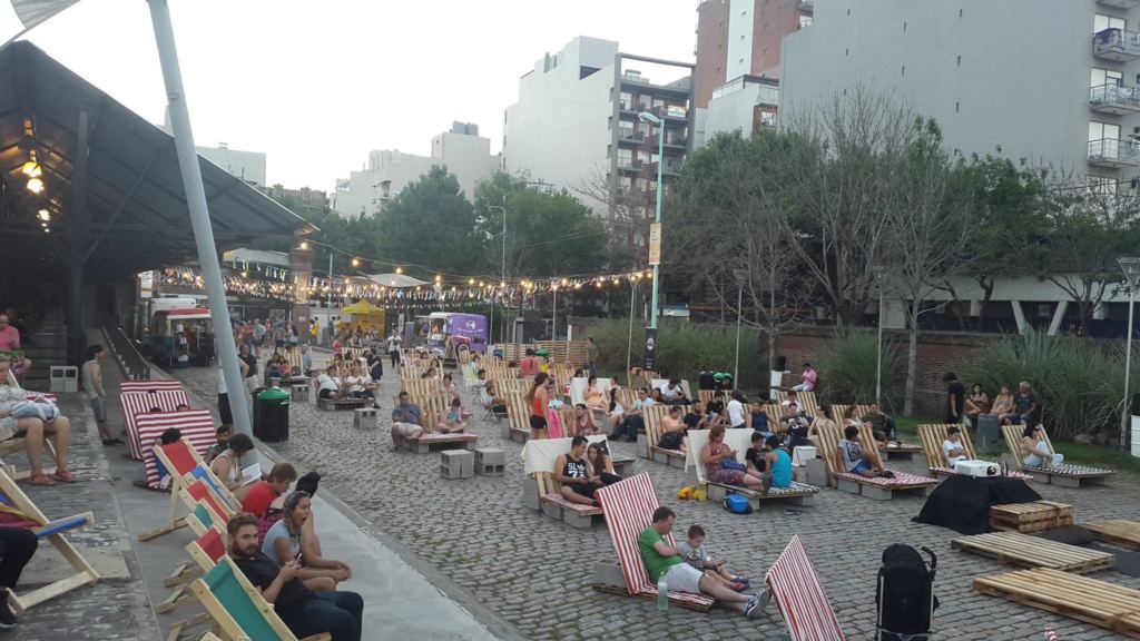 Noches de películas y gastronomía al aire libre en la Ciudad ...