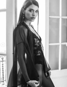 Eva De Dominici despierta suspiros con sensuales fotos en lencería