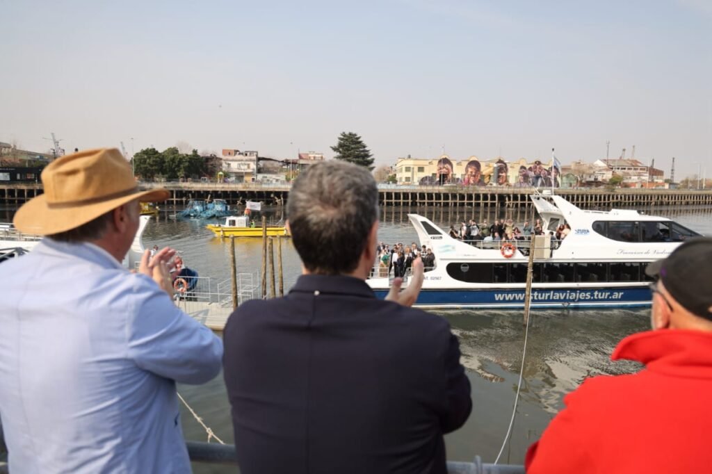 Este viernes fue el primer viaje del catamarán que une Puerto Madero con La Boca. 