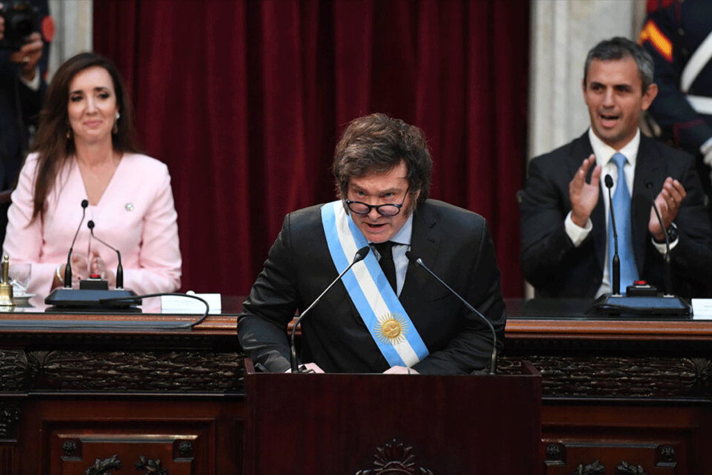 En su reciente discurso ante el Congreso de la Nación, al presentar el Presupuesto 2025, el presidente Javier Milei puso en primer plano la necesidad de que los gobiernos subnacionales -provincias y municipios- asuman un papel más activo y responsable en el desarrollo económico de sus jurisdicciones.