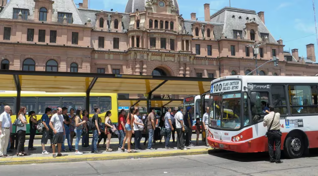 En las próximas horas se conocerá la letra chica del Acta Acuerdo que permitirá una transición “ordenada” del sistema debido a un puente de diálogo que se abrió en los últimos días y continúo el fin de semana. Disputa por subsidios y por la coparticipación