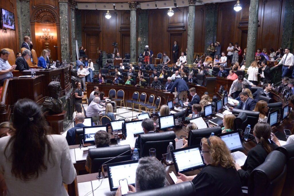 Hasta las 22 horas, se había aprobado el Boleto Educativo en la Ciudad, se modificó el Registro de Alimentantes Morosos, se amplió la asistencia a sobrevivientes y familiares de víctimas de Cromañón y se debatió Ficha Limpia pero no se aprobó.