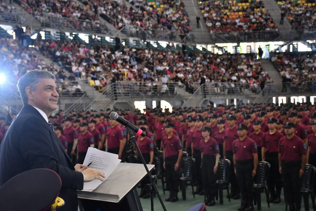 El Jefe de Gobierno encabezó la jura en una emocionante ceremonia en el Estadio Mary Teran de Weiss, en Parque Roca, frente a 14.000 personas.