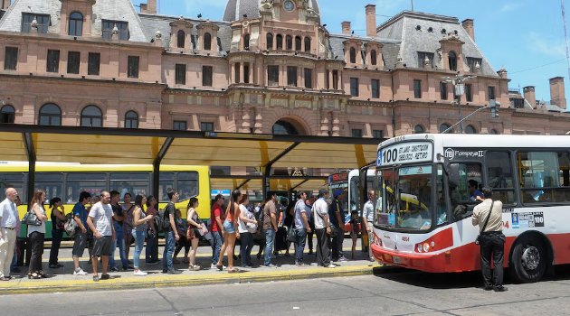 El gobierno de la Ciudad de Buenos Aires espera poner en marcha desde abril un esquema de incrementos mensuales por encima de la inflación que estará vigente por un año. Convocaron a tres audiencias públicas