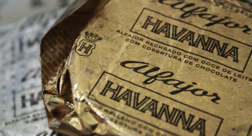 Este tipo de chocolate, con sus características texturas y rellenos, se ha puesto de moda en todo el mundo, generando una verdadera euforia entre los consumidores más golosos.