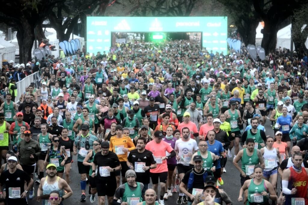 La Ciudad recibió la Primavera con la 41ª Maratón Internacional de Buenos Aires. Entre los hombres ganó el etíope Habtamu Birlew Denekew, con 2 horas, 9 minutos y 24 segundos, y en las mujeres lideró la también etíope Elfinesh Demise Amare, con 2 horas, 28 minutos y 12 segundos.